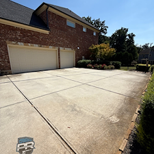Driveway-Cleaning-in-Lawrenceville-GA 1